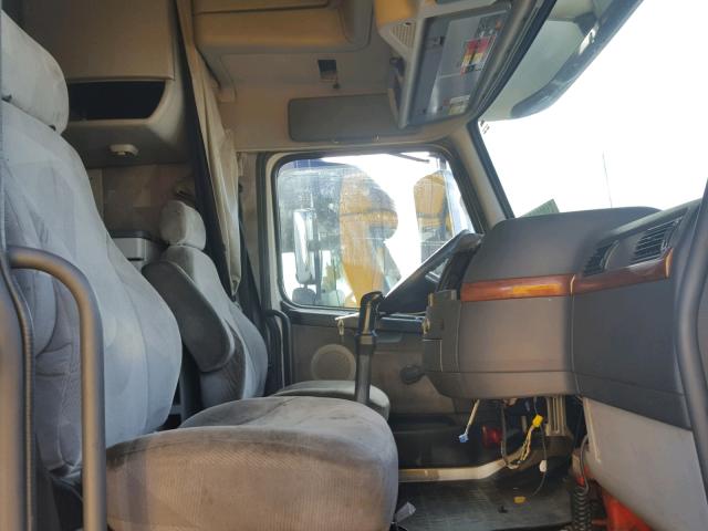 4V4NC9TG8CN540492 - 2012 VOLVO VN VNL WHITE photo 5