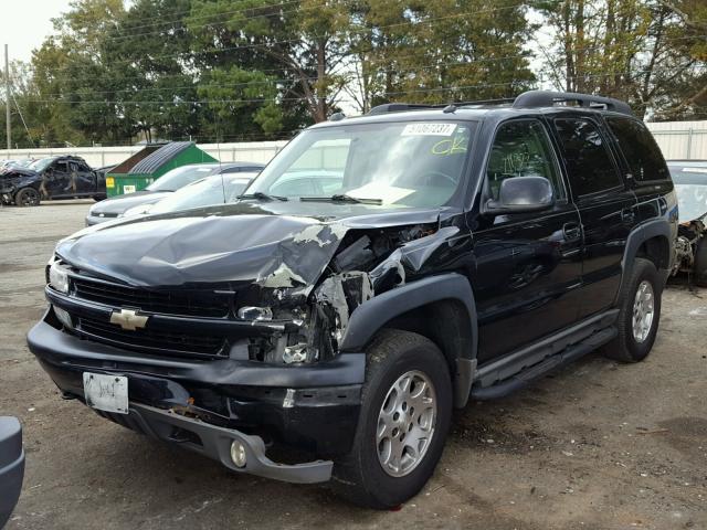 1GNEC13T25R229461 - 2005 CHEVROLET TAHOE C150 BLACK photo 2