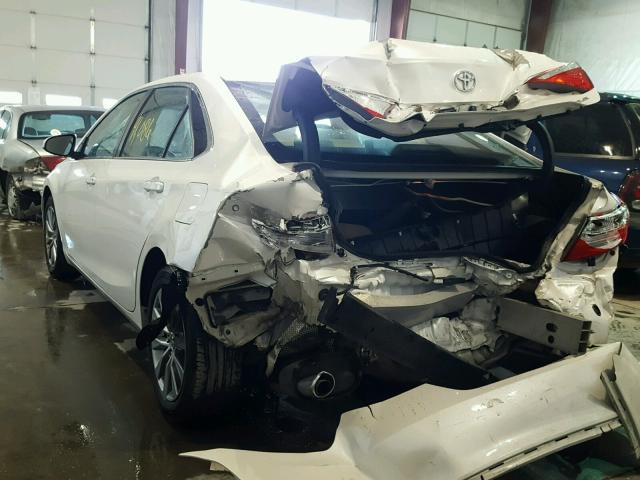 4T1BK1FK2FU561072 - 2015 TOYOTA CAMRY XSE WHITE photo 3