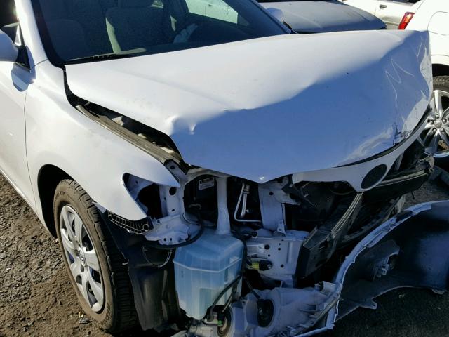 4T1BF3EK3BU585456 - 2011 TOYOTA CAMRY BASE WHITE photo 9