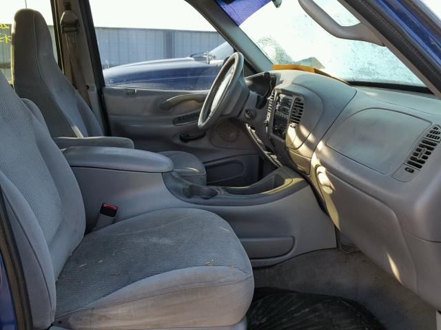 1FMEU1762VLB78973 - 1997 FORD EXPEDITION BLUE photo 5