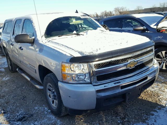 3GCPCREA8BG172433 - 2011 CHEVROLET SILVERADO SILVER photo 1