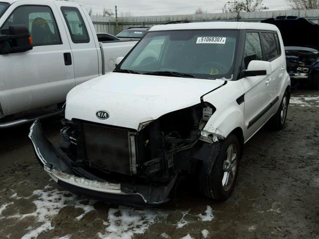 KNDJT2A2XB7706197 - 2011 KIA SOUL + WHITE photo 2