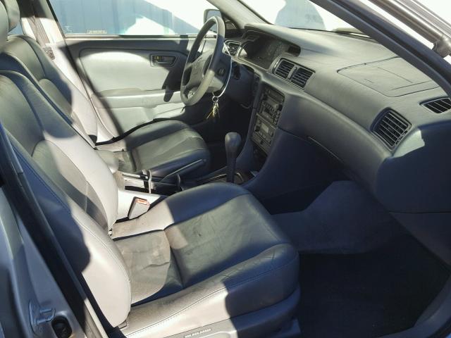 4T1BF28K21U123054 - 2001 TOYOTA CAMRY LE ვერცხლისფერი ფოტო 5