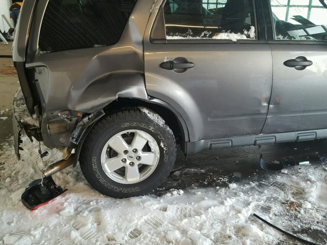 1FMCU9DG6AKB31822 - 2010 FORD ESCAPE XLT 灰色 照片 9