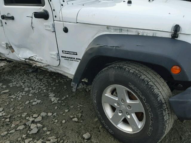 1C4BJWDG8FL627200 - 2015 JEEP WRANGLER U WHITE photo 9