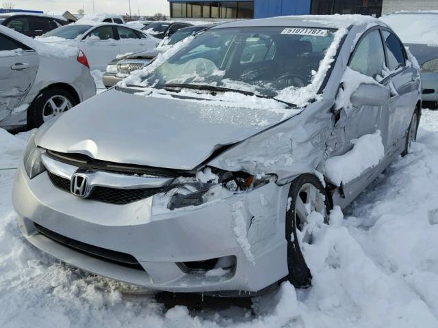 19XFA16689E009901 - 2009 HONDA CIVIC SILVER photo 2