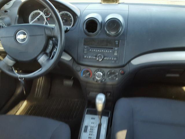 KL1TD56E09B604657 - 2009 CHEVROLET AVEO LS RED photo 9