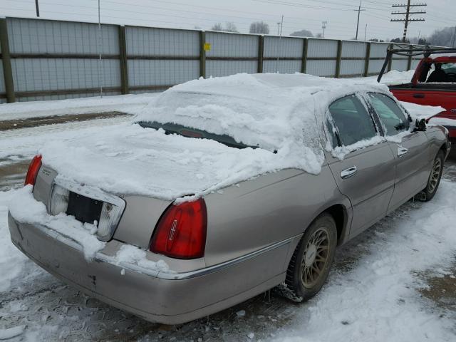 1LNHM82W72Y661452 - 2002 LINCOLN TOWN CAR S GOLD photo 4