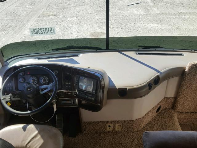 4UZ6XFBA5YCG13075 - 2000 FREIGHTLINER CHASSIS X TAN photo 5