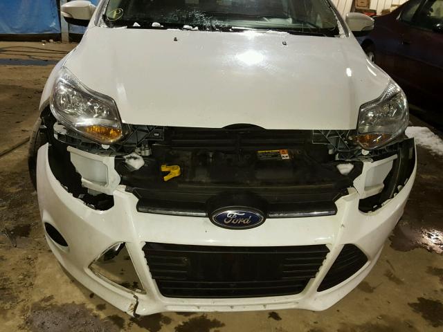 1FADP3F20EL186562 - 2014 FORD FOCUS SE WHITE photo 9