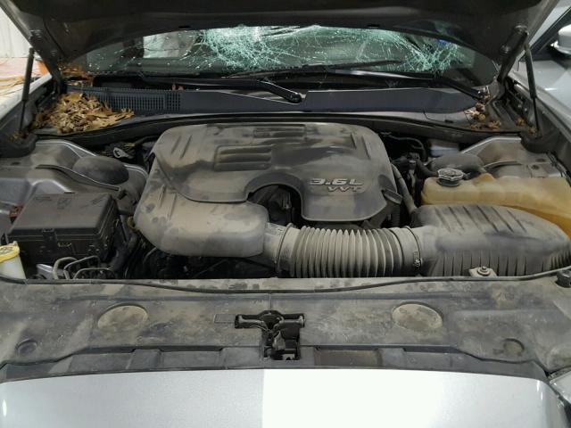 2B3CL3CG3BH527836 - 2011 DODGE CHARGER SILVER photo 7