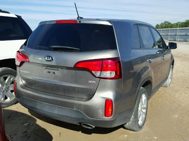 5XYKT3A6XFG630955 - 2015 KIA SORENTO LX GRAY photo 4