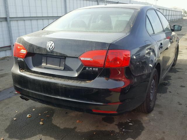 3VWDZ7AJ5BM328082 - 2011 VOLKSWAGEN JETTA SE 黑色 照片 4