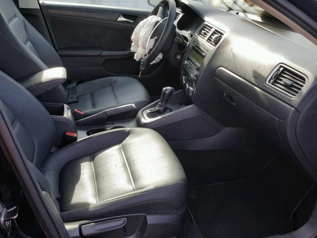 3VWDZ7AJ5BM328082 - 2011 VOLKSWAGEN JETTA SE 黑色 照片 5