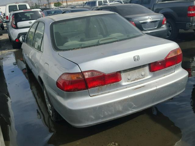 JHMCG6558YC020411 - 2000 HONDA ACCORD LX SILVER photo 3