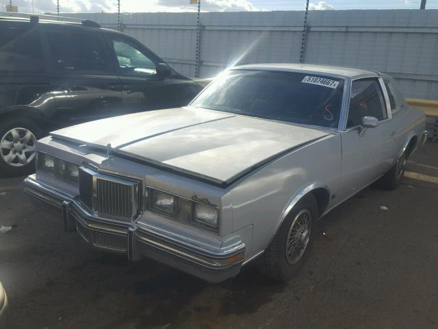 2K37SAP582405 - 1980 PONTIAC GRAND PRIX SILVER photo 2