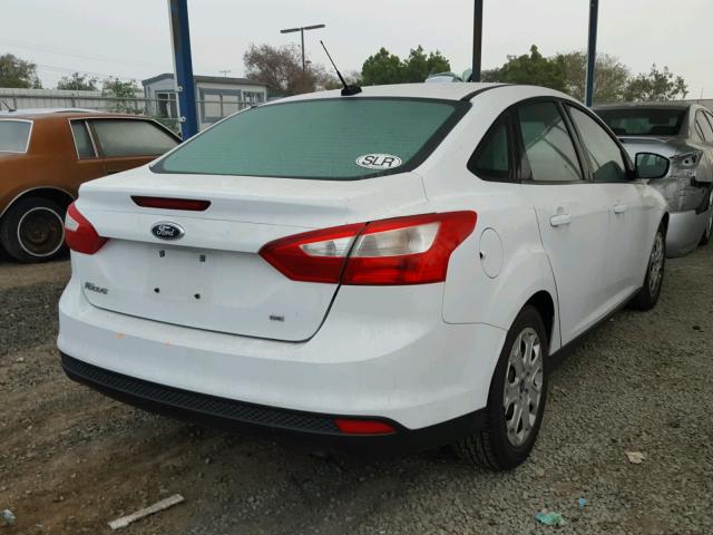 1FAHP3F24CL477404 - 2012 FORD FOCUS SE WHITE photo 4