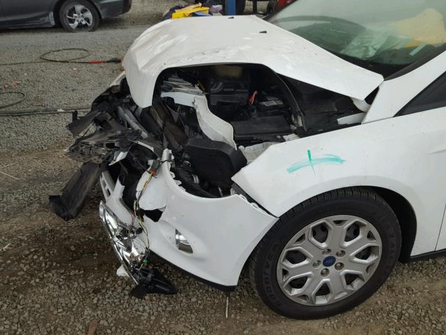 1FAHP3F24CL477404 - 2012 FORD FOCUS SE WHITE photo 9