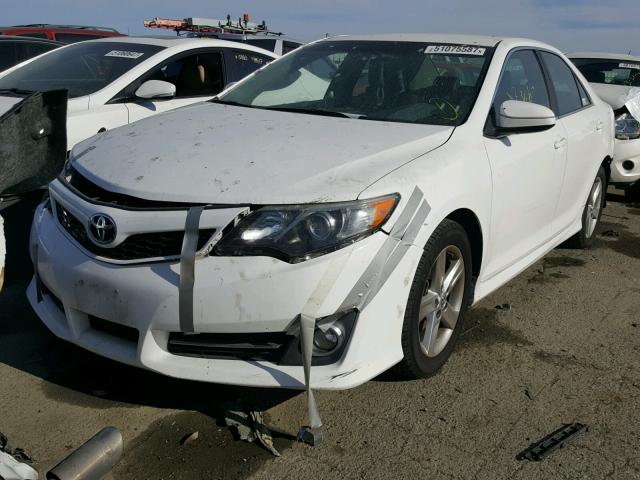 4T1BF1FK1DU718575 - 2013 TOYOTA CAMRY L WHITE photo 2