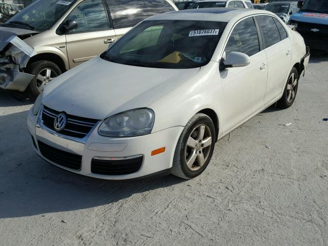 3VWRM71K18M092908 - 2008 VOLKSWAGEN JETTA SE WHITE photo 2