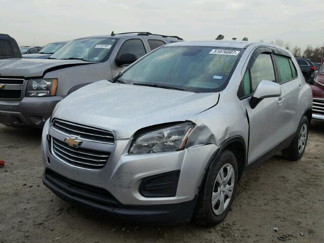 KL7CJKSB4FB127736 - 2015 CHEVROLET TRAX LS SILVER photo 2