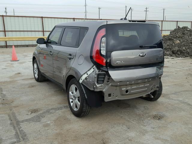 KNDJN2A24H7458788 - 2017 KIA SOUL GRAY photo 3