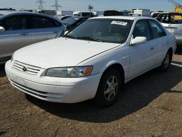 4T1BG22K3VU179029 - 1997 TOYOTA CAMRY CE WHITE photo 2