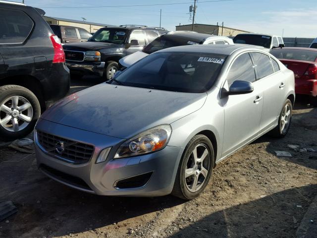 YV1612FS3D2173494 - 2013 VOLVO S60 T5 SILVER photo 2