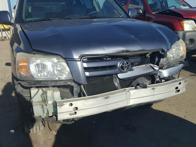 JTEEP21AX40013568 - 2004 TOYOTA HIGHLANDER BLUE photo 9