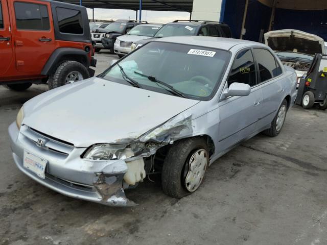 1HGCG5648WA037172 - 1998 HONDA ACCORD LX GRAY photo 2