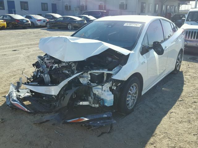 JTDKARFP1H3008813 - 2017 TOYOTA PRIUS PRIM WHITE photo 2