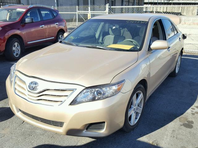 4T1BF3EK4BU673951 - 2011 TOYOTA CAMRY BASE GOLD photo 2