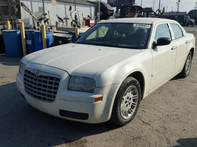 2C3JA43R45H595140 - 2005 CHRYSLER 300 CREAM photo 2