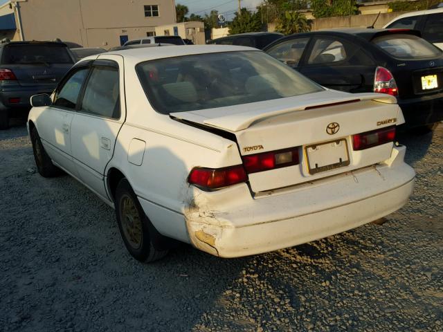 4T1BG22K9VU010648 - 1997 TOYOTA CAMRY CE WHITE photo 3