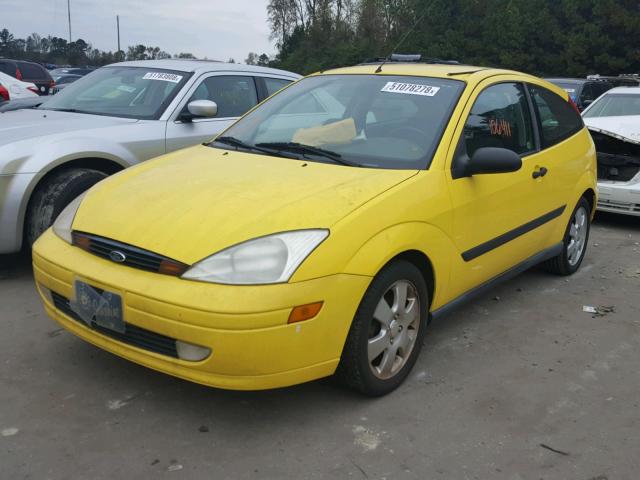 3FAFP31331R179609 - 2001 FORD FOCUS ZX3 YELLOW photo 2