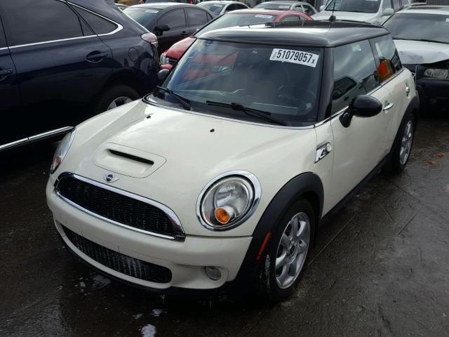 WMWMF7C50ATZ72209 - 2010 MINI COOPER S WHITE photo 2