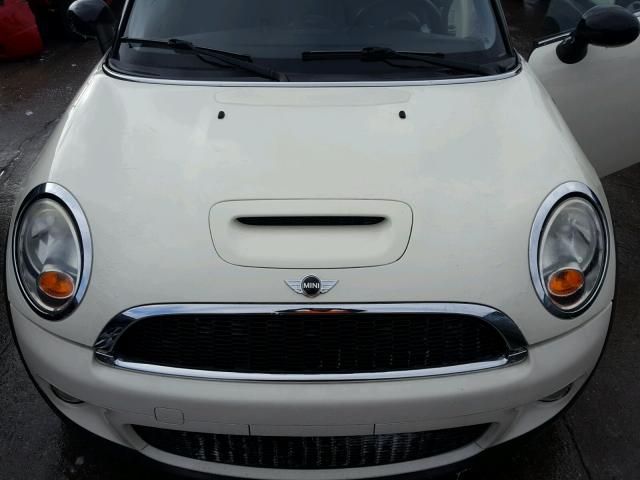 WMWMF7C50ATZ72209 - 2010 MINI COOPER S WHITE photo 7