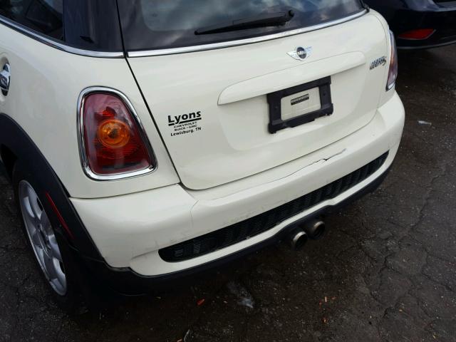 WMWMF7C50ATZ72209 - 2010 MINI COOPER S WHITE photo 9