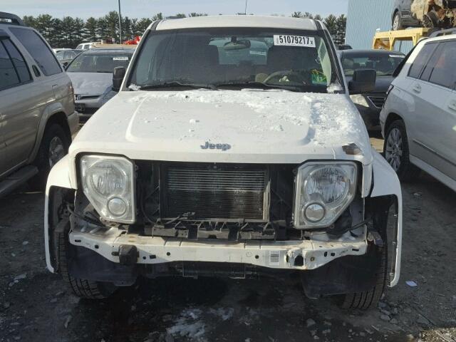 1J8GN28K49W510100 - 2009 JEEP LIBERTY SP WHITE photo 9