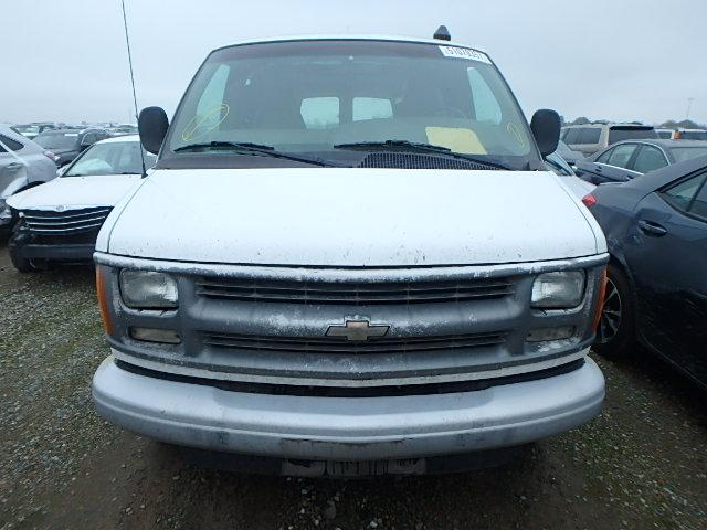 1GCHG35R811168598 - 2001 CHEVROLET EXPRESS G3 WHITE photo 10