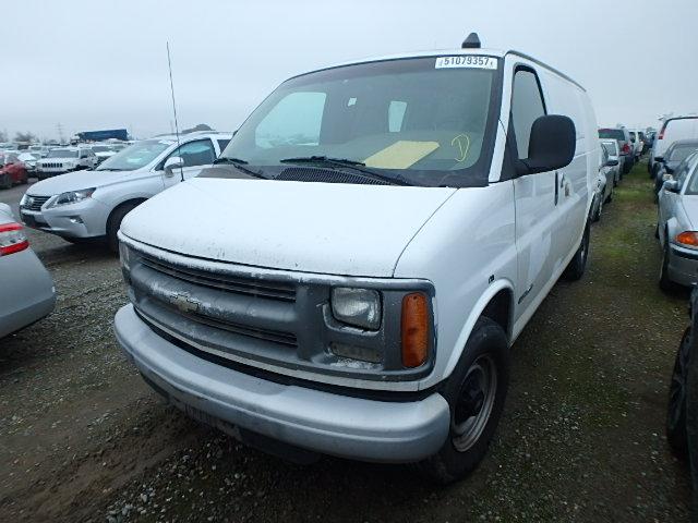 1GCHG35R811168598 - 2001 CHEVROLET EXPRESS G3 WHITE photo 2