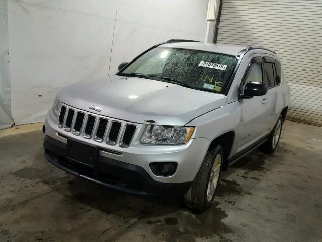 1J4NF1FB6BD158853 - 2011 JEEP COMPASS SP 银色 照片 2