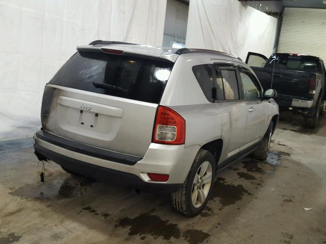 1J4NF1FB6BD158853 - 2011 JEEP COMPASS SP 银色 照片 4