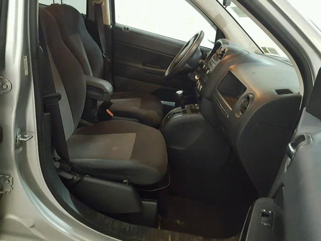 1J4NF1FB6BD158853 - 2011 JEEP COMPASS SP 银色 照片 5
