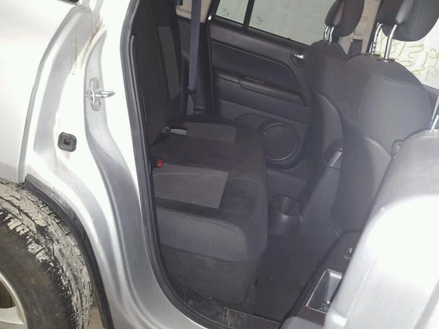 1J4NF1FB6BD158853 - 2011 JEEP COMPASS SP 银色 照片 6