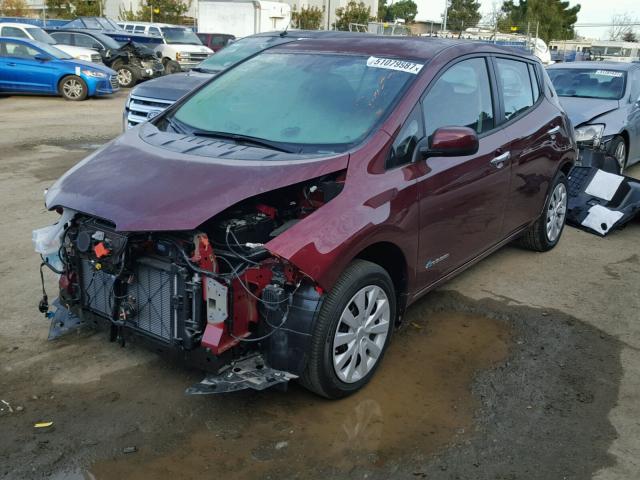 1N4BZ0CP4HC308151 - 2017 NISSAN LEAF S RED photo 2