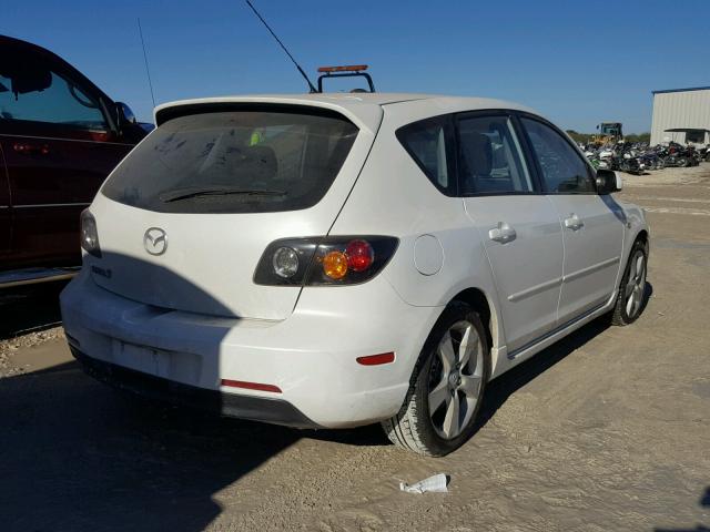 JM1BK343461472472 - 2006 MAZDA 3 HATCHBAC WHITE photo 4