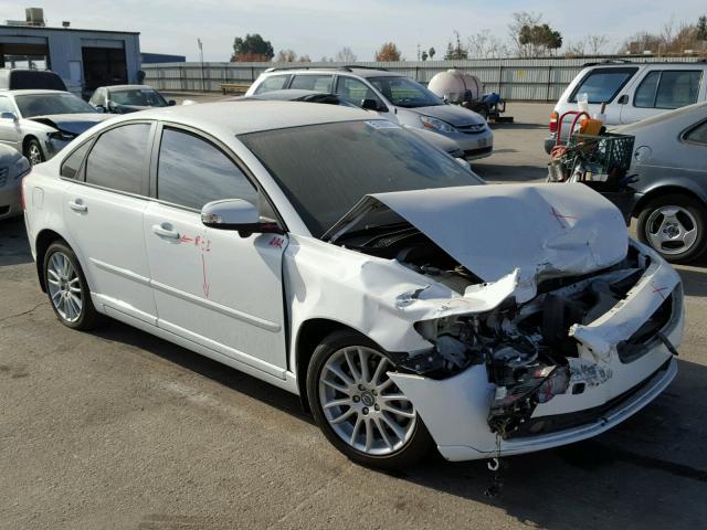 YV1672MS9B2536184 - 2011 VOLVO S40 T5 WHITE photo 1