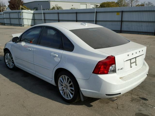 YV1672MS9B2536184 - 2011 VOLVO S40 T5 WHITE photo 3